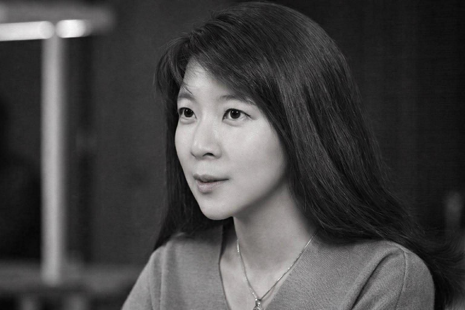 Сун Вон Пёнг: Гагцхүү зохиолуудаараа уншигчидтай холбогдохыг хүсдэг...